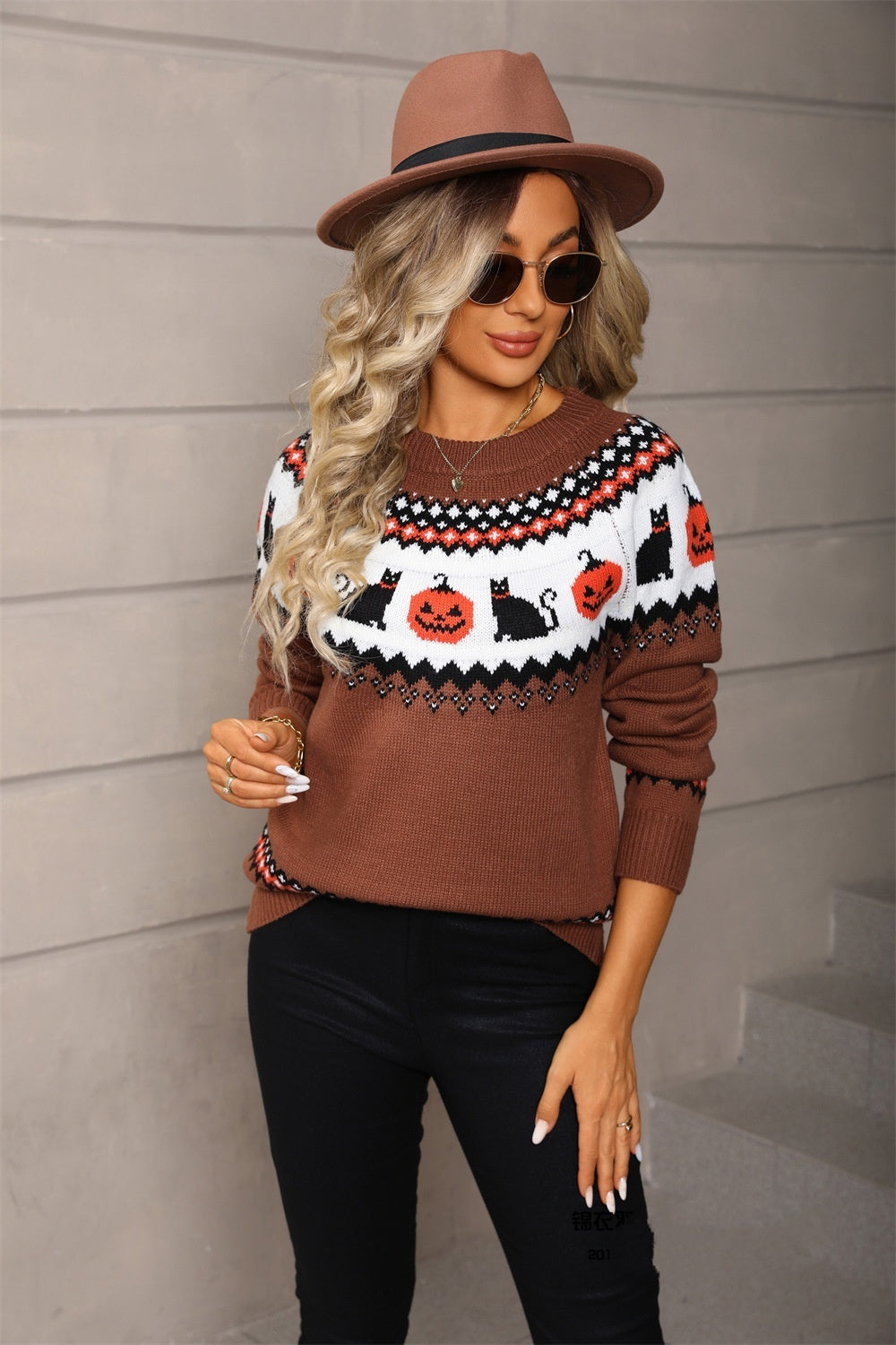 Pull Tricoté "Esprit d'Halloween"  – Chaleur et style jacquard avec citrouilles et chats noirs.