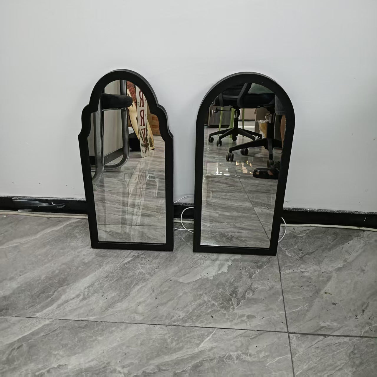 Miroir Holographique Hanté "L'Esprit de Cro Neon"